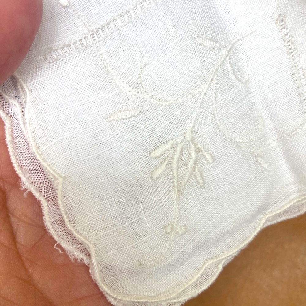 Antique linen and Cream Lace Handkerchief rosebud embroidery square 1930s